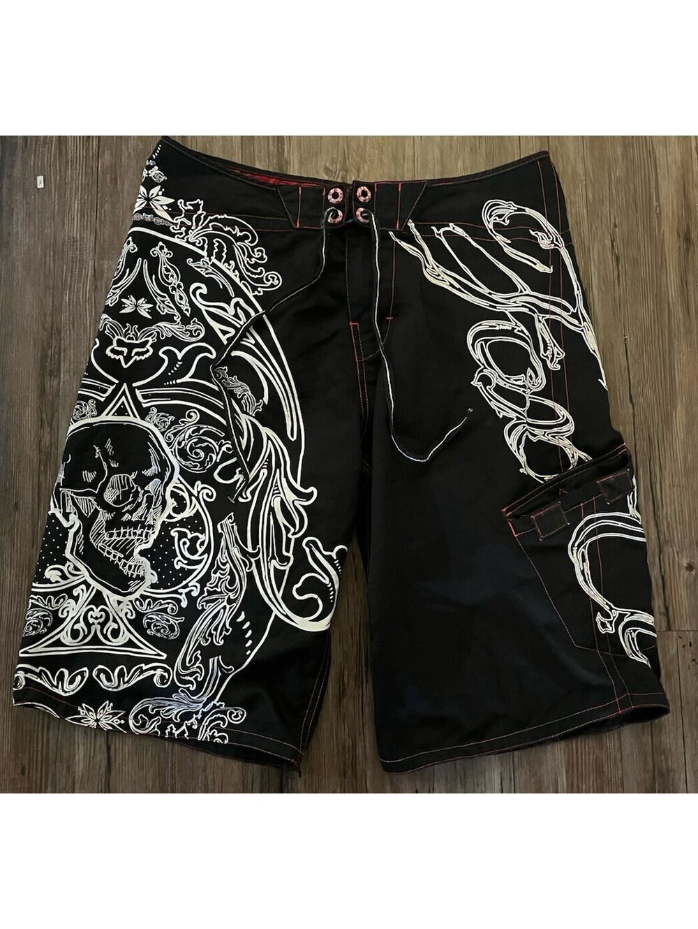 VTG Fox Racing Board Shorts Mens 32 Black and Red Skull Y2K